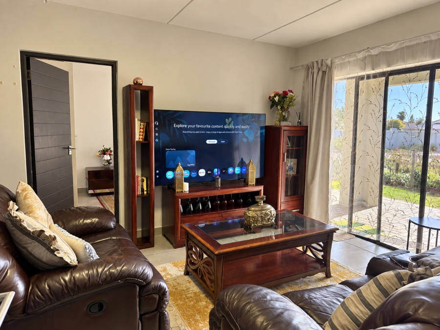2 Bedroom Property for Sale in Jakarandas Western Cape